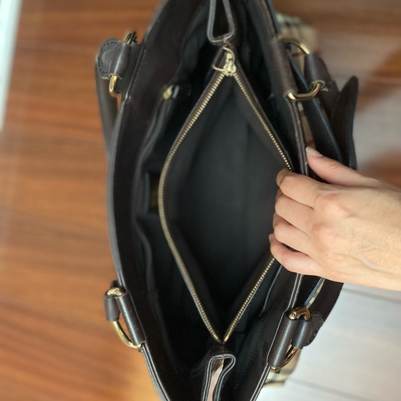 Original Burberry Handbag - Picture 6 of 10